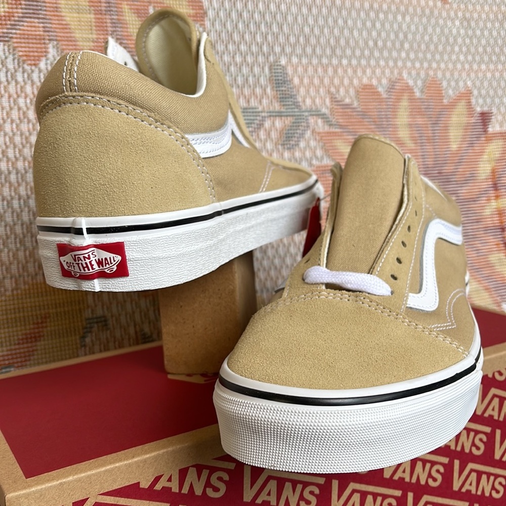 Vans WMNS Old Skool
Taos Taupe
VN0A3WKTYUU
Sneakers G - Picture 10 of 16
